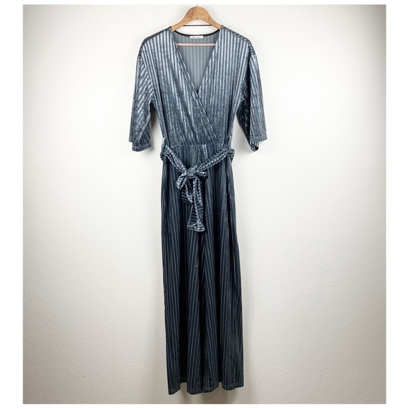 Zara Gray Velvet Striped Jumpsuit Size Medium - Picture 3 of 11
